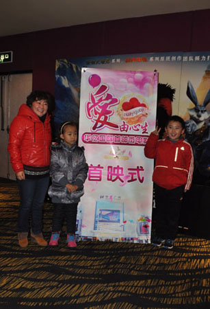 小影迷參加首映式