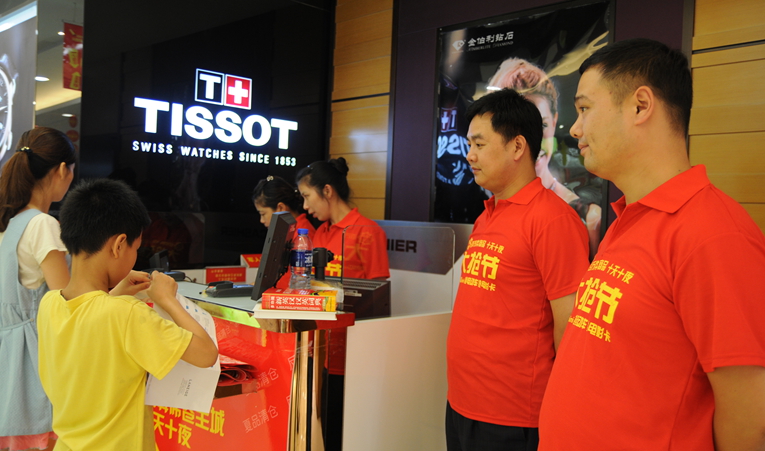 華億集團各公司、部門員工增援大搶節(jié)