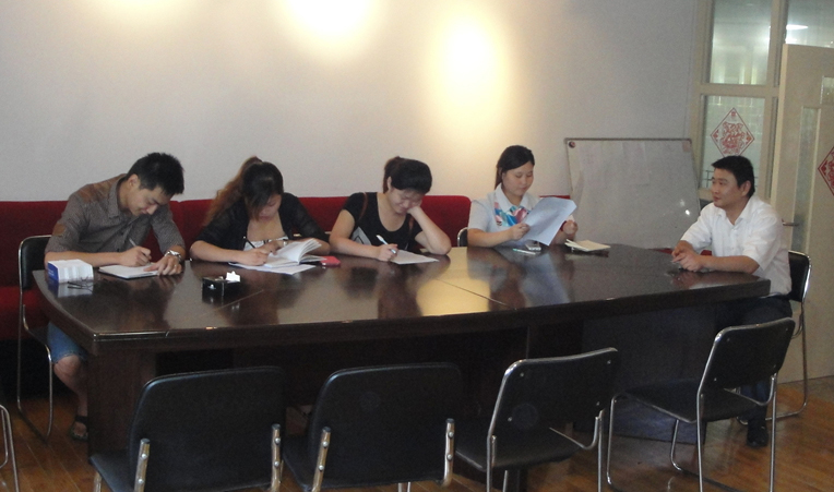 華億環球影城對微博、微信維護人員進行培訓