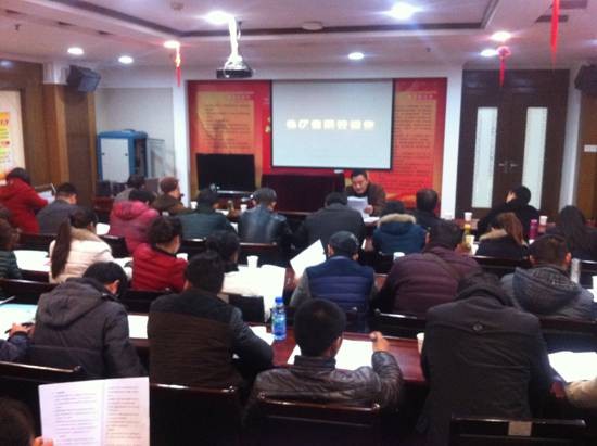 總經(jīng)理助理童孝文春節(jié)期間紅運(yùn)酒銷售工作進(jìn)行布置