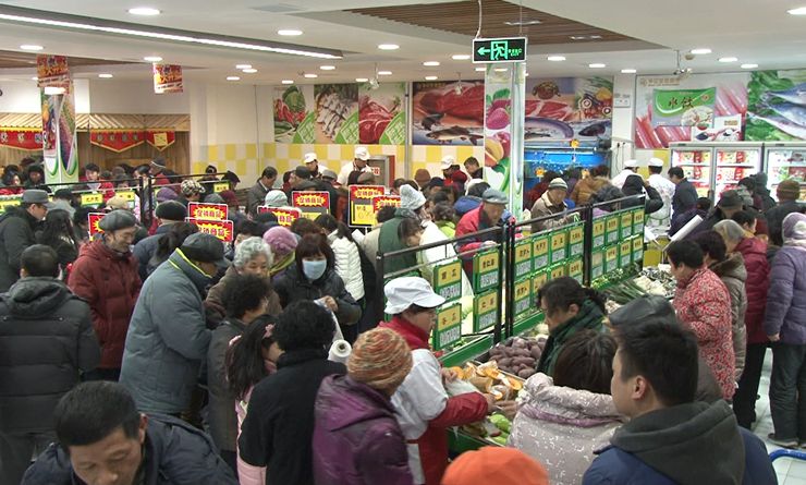 華億生活超市生鮮區人氣旺