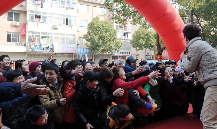 荻港華億商業中心開盤現場熱鬧非凡