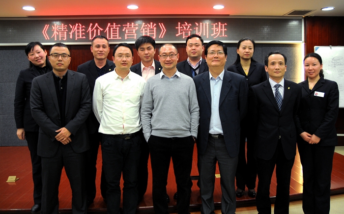 培訓人員與關蘇哲老師合影