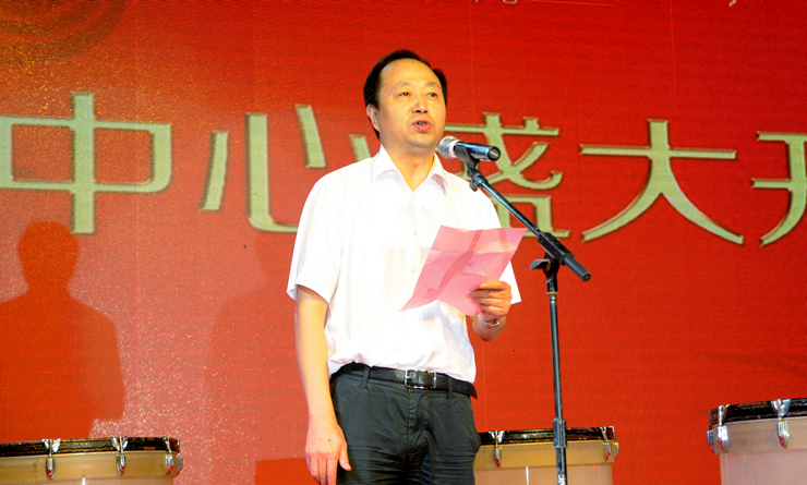 華億集團副總裁、華億置業公司總工程師杜先松上臺致辭