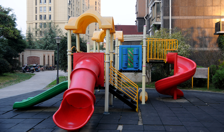 華亭陽光綠洲小區兒童游樂區
