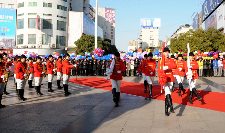 慶典活動現場舉行升旗儀式