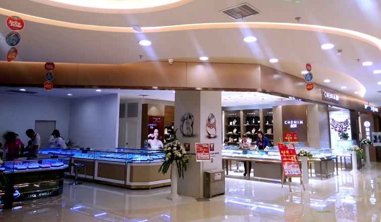 調整升級后,華億國際購物中心更具國際風范