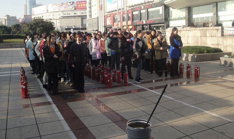 偉晨文化公司全體人員參加消防演習