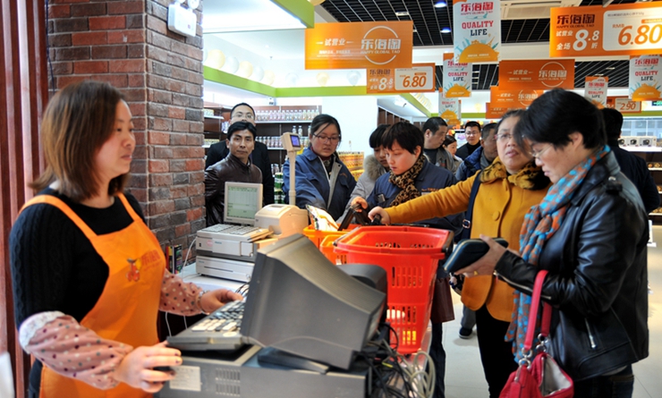 消費者排隊付款