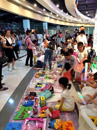 華億國際星隆店開展“六一”愛心義賣活動