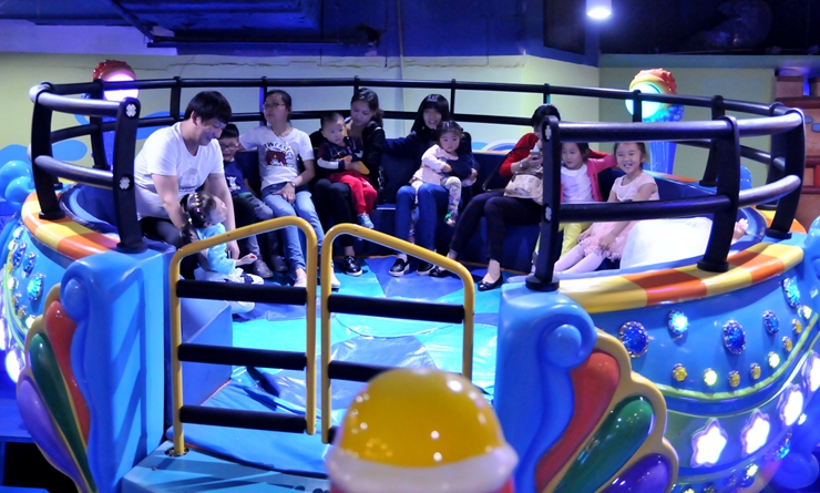 小朋友體驗快樂轉盤項目