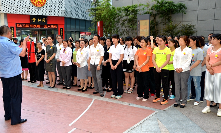 專業(yè)消防人士講解滅火器的使用步驟