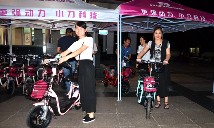 消費者搶得電動車