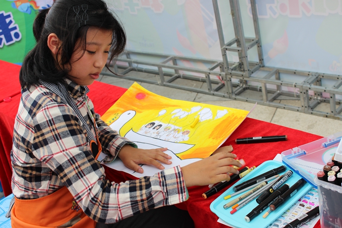 小朋友們認真繪畫