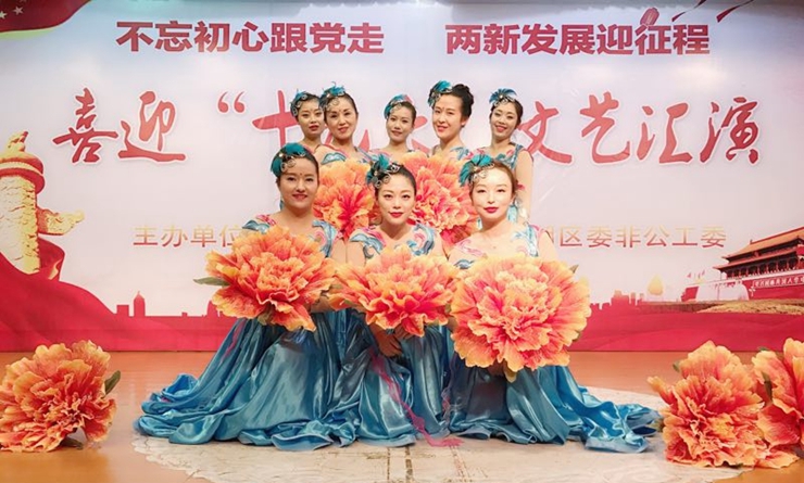 華億舞蹈團隊員合影